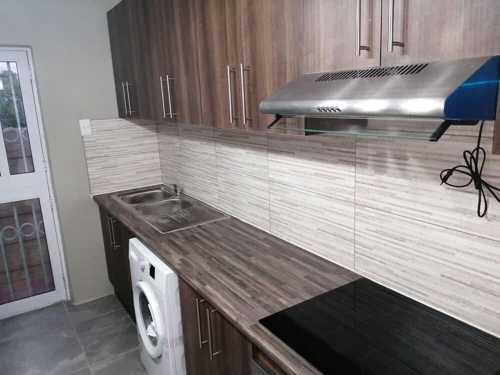 7 Amery Crescent Guesthouse