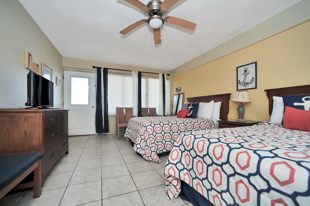 3rd Story Ocreanfront Studio W/views And A Pool 1 Bedroom Apts