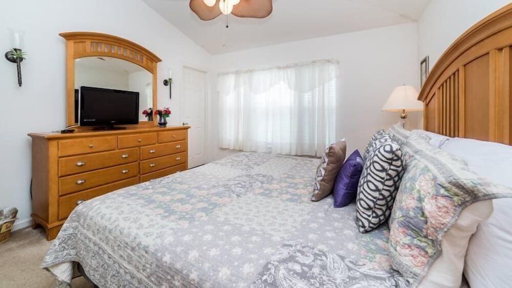 Beautiful 3 Bed Town Home With South Facing Pool