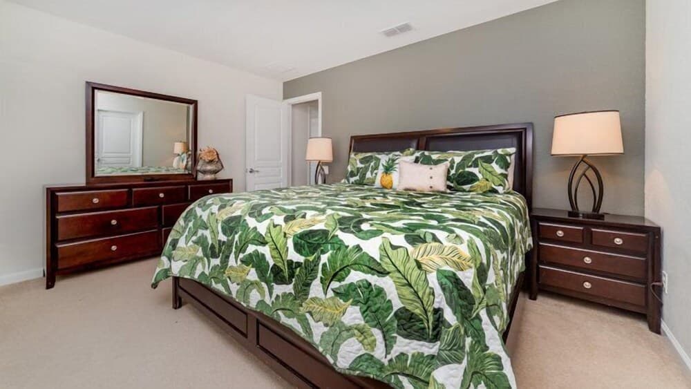 Lovely 6 Bedroom 4 Bath Pool Home in Windsor Hills Resort