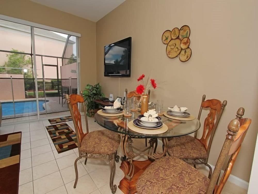 Elegant 3 Bedroom 3 Bath Town House in Windsor Palms Resort