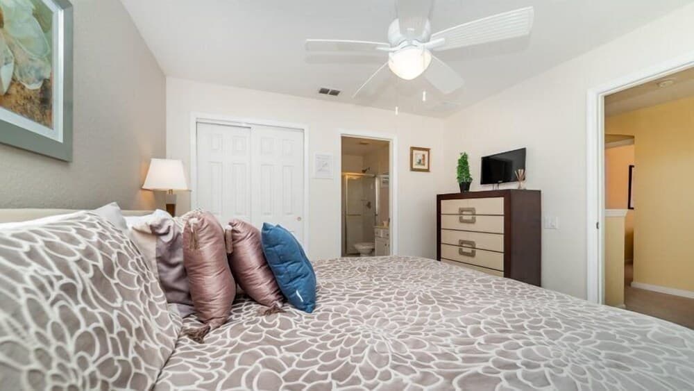 Stunning 6 Bedroom Pool Home in Windsor Hills Resort