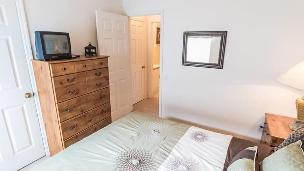 Luxurious 4 Bedroom 2 Bath Kissimmee Pool Home