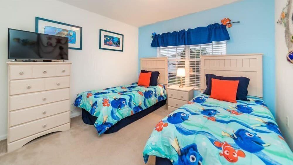 Beautiful 5 Bedroom 5 Bath Pool Home in Windsor Hills Resort