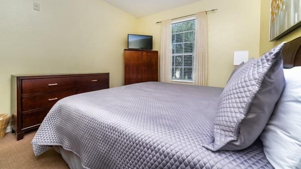 Spacious 3 Bedroom Condo In Windsor Palms Gated Resort