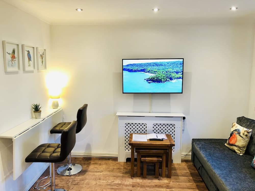 Fountain View 1BR Flat-Free Parking