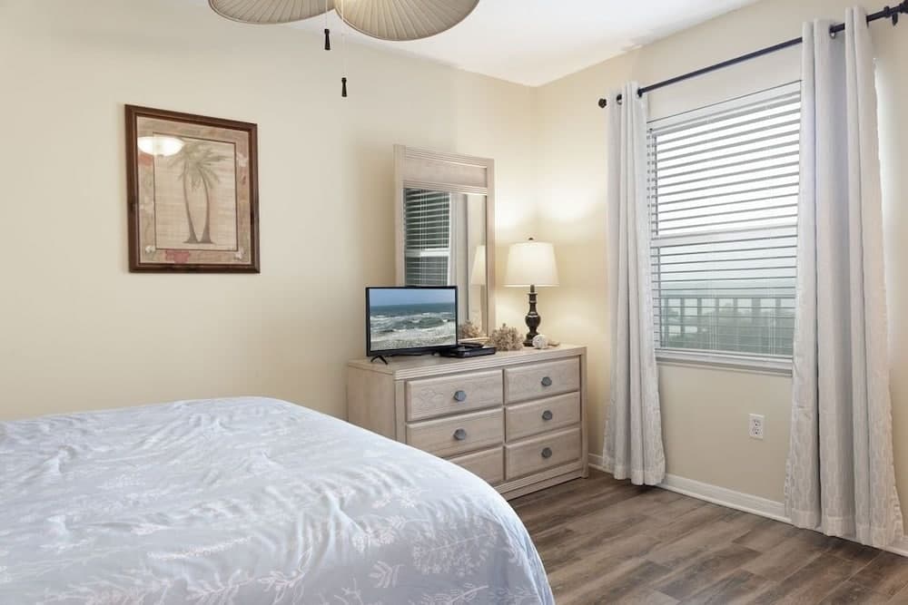 Ocean House 1904 2 Bedroom Condo by RedAwning