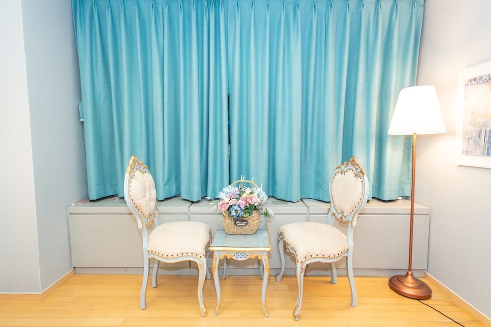 Airport Capsule Hotel Fly Me to the Moon