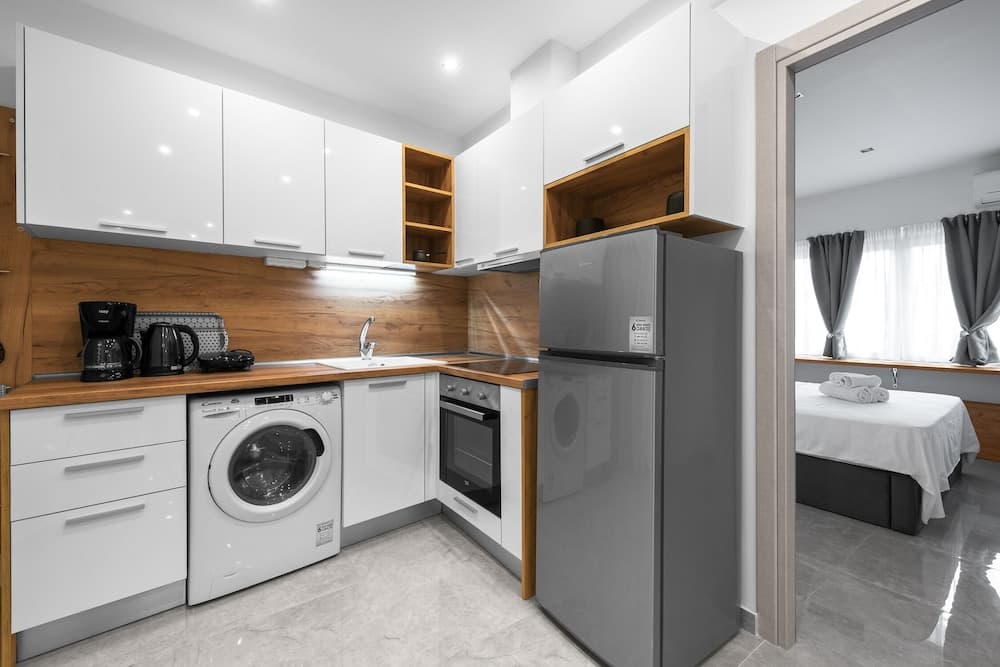 White and Wood Nilie Hospitality MGMT