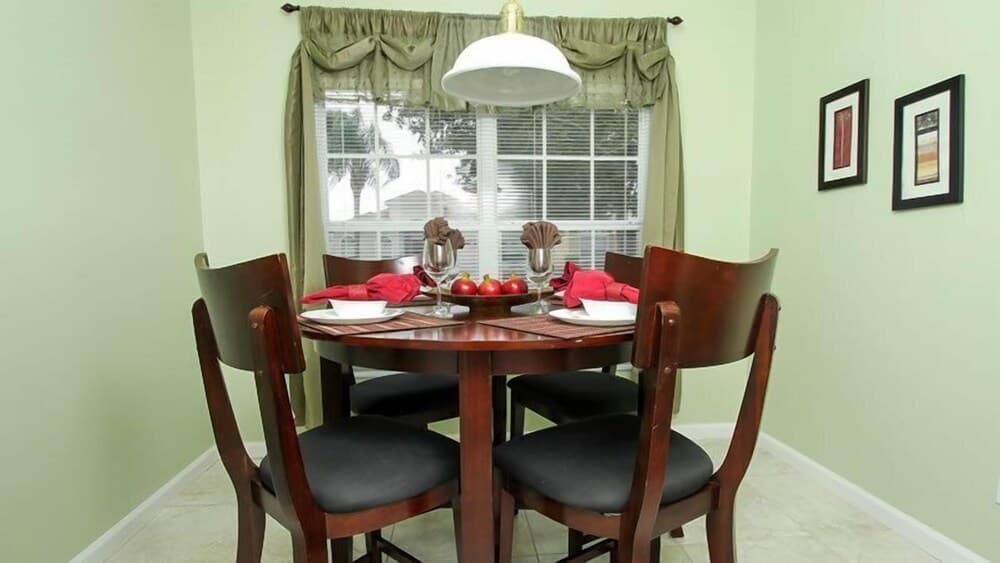 5 Bedroom Pool Home Near Local Attractions