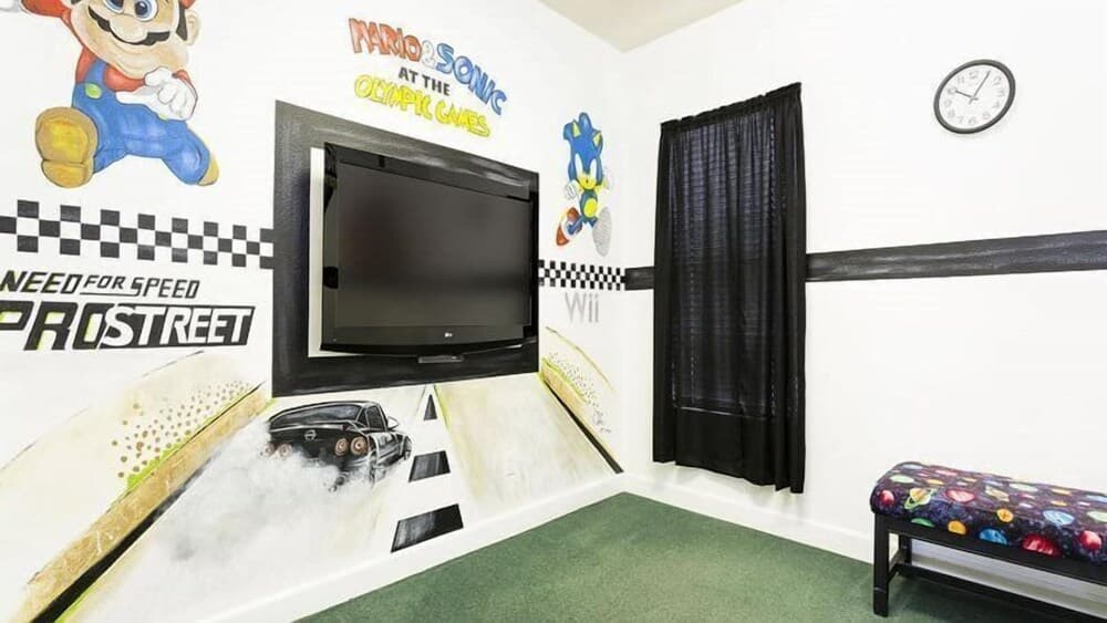 5 Bedroom Pool Home Near Local Attractions