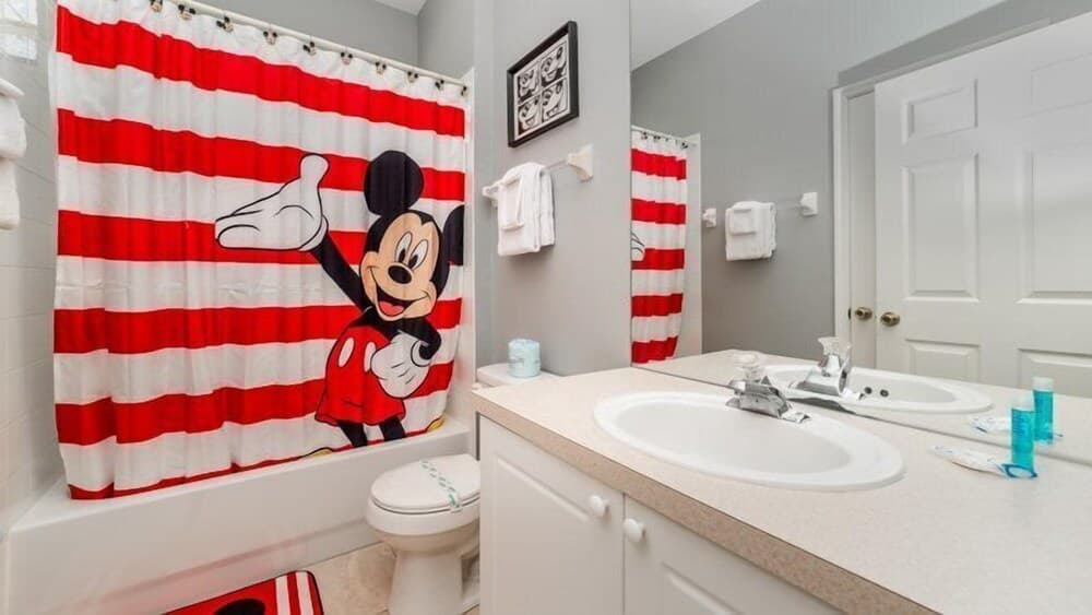 Beautiful 4 Bedroom Pool Home in Windsor Palms Gated Resort