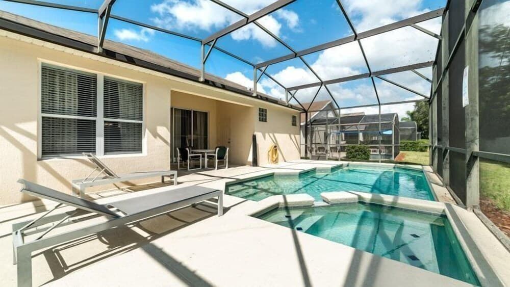 Beautiful 4 Bedroom Pool Home in Windsor Palms Gated Resort