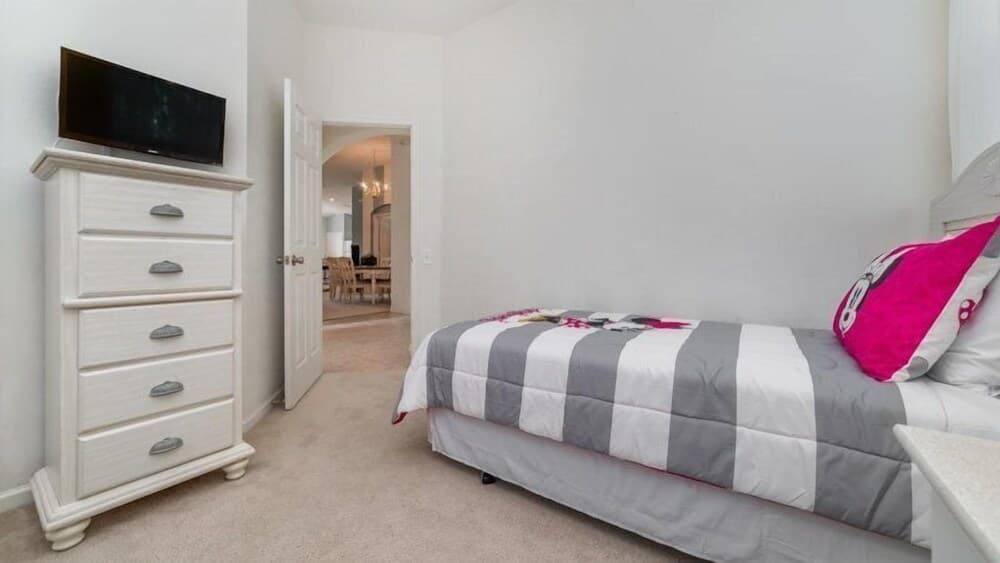 4 Bedroom Villa in the Gated Windsor Palms Just Minutes to Disney