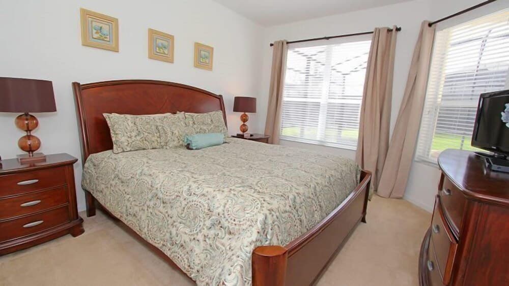 Lovely 5 Bedroom 5 Bath Pool Home in Windsor Hills