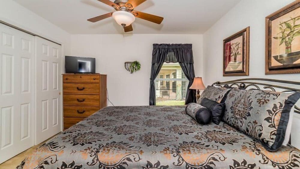 Beautiful 5 Bedroom 5 Bath Pool Home in Windsor Hills Resort