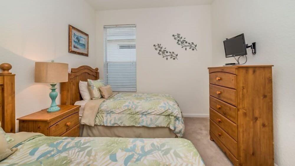 Lovely Decorated 5 Bedroom 5 Bath Pool Home in Windsor Hills