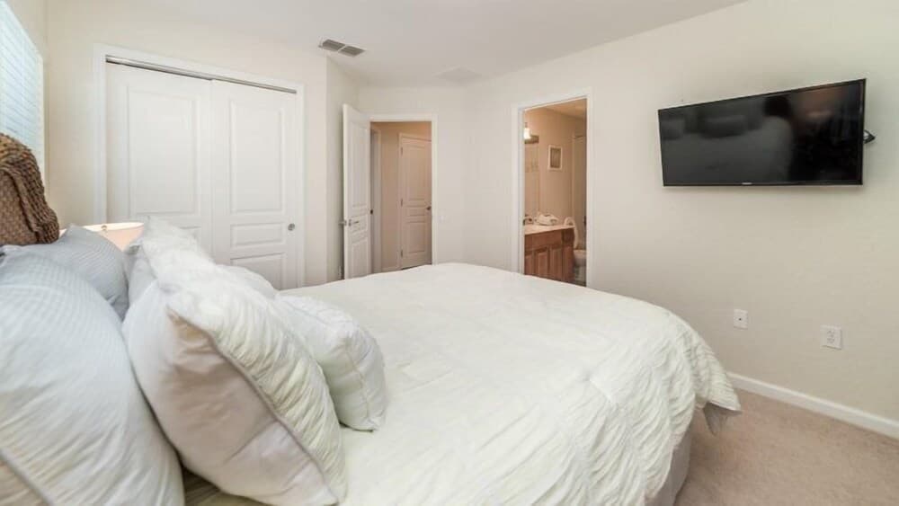 Amazing 5 Bedroom 5 Bath Pool Home in Windsor Hills Resort