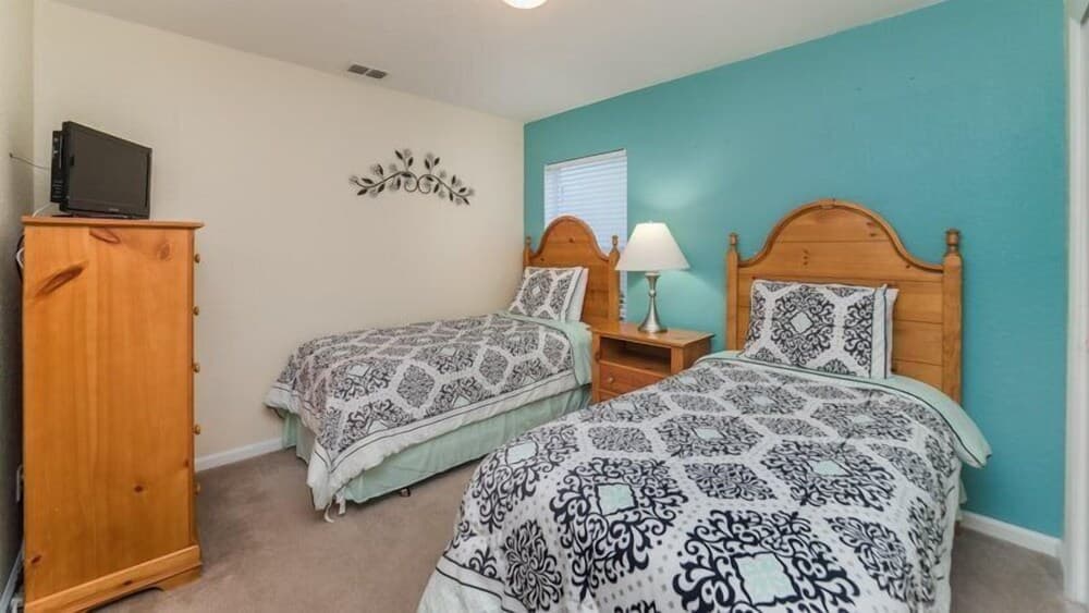 Lovely 5 Bedroom 5 Bath Pool Home in Windsor Hills