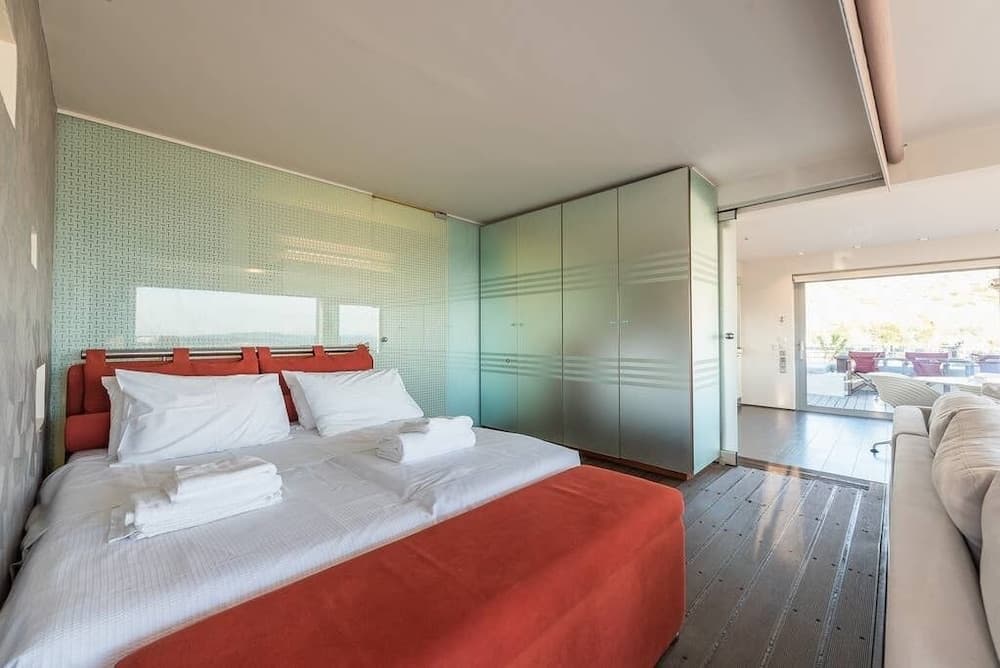 Sea View Apartment with Hot Tub & Sauna