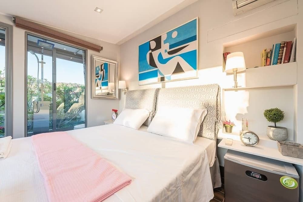 Sea View Apartment with Hot Tub & Sauna