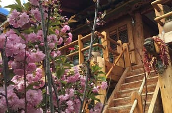 Tibetan-style Courtyard Hotel