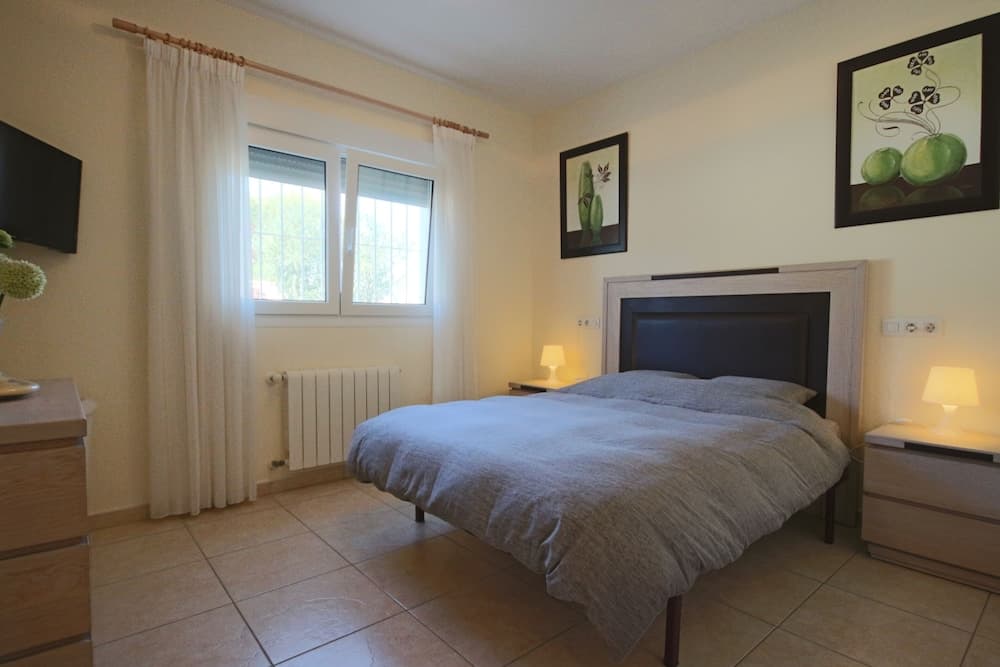 Sunny 3BR Villa w/ Endless Views & Heated Pool - Walk to Beach & Dining