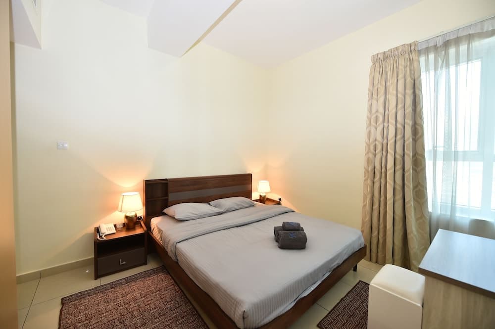 One Bedroom Apt. in JLT near Metro Station -AWD