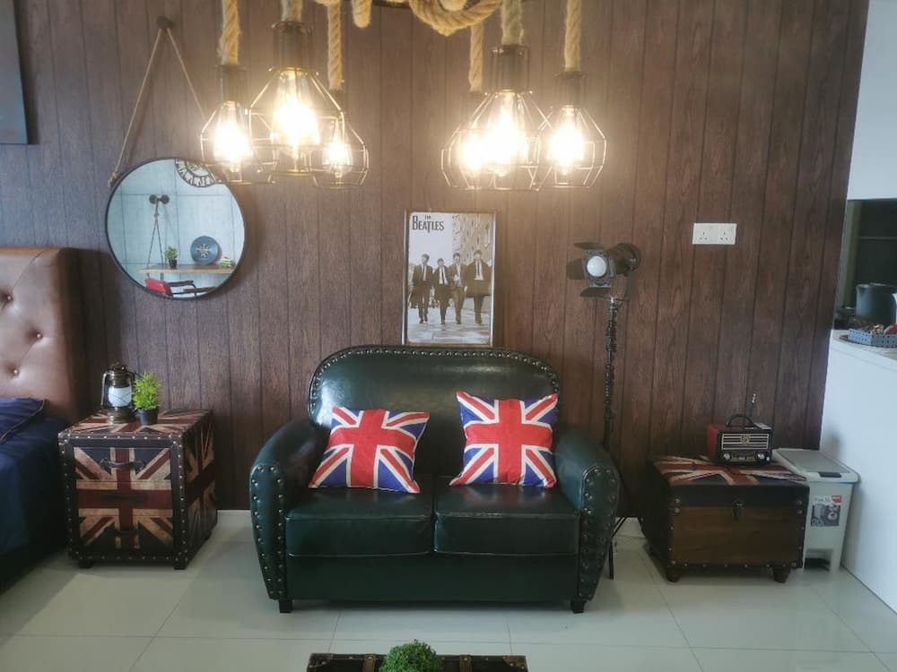 Luxury Deluxe Studios At Mercu Summer Suites