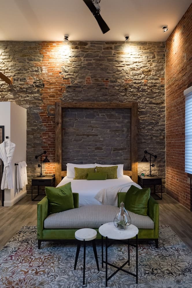 48 King West Boutique Hotel