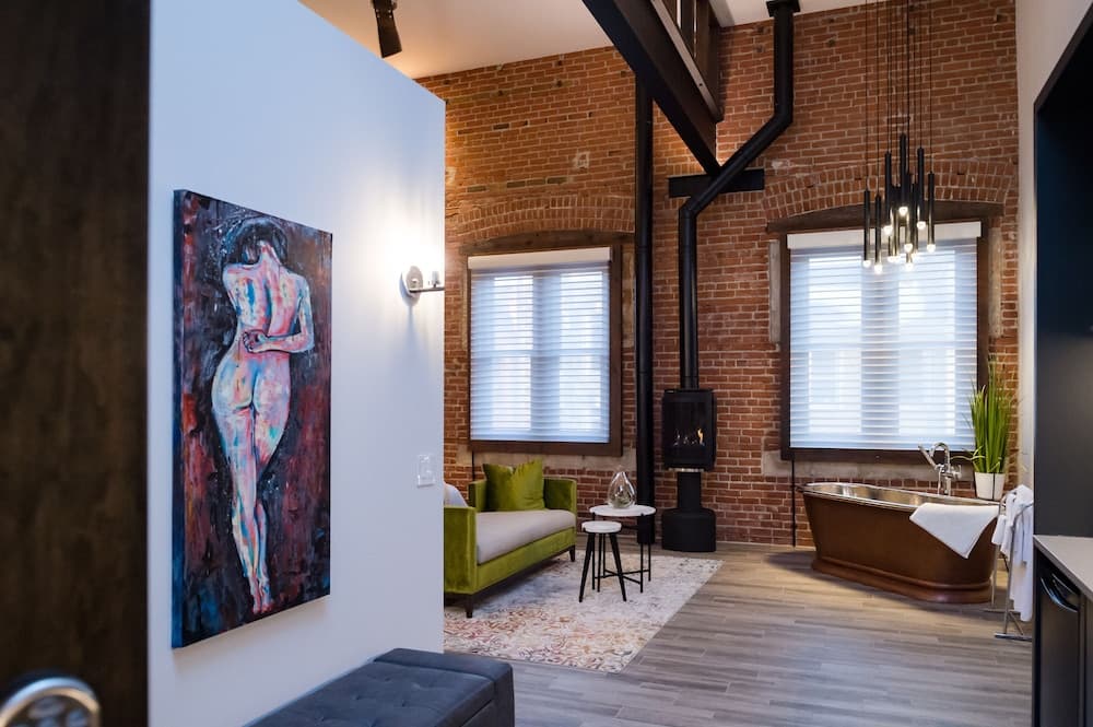 48 King West Boutique Hotel