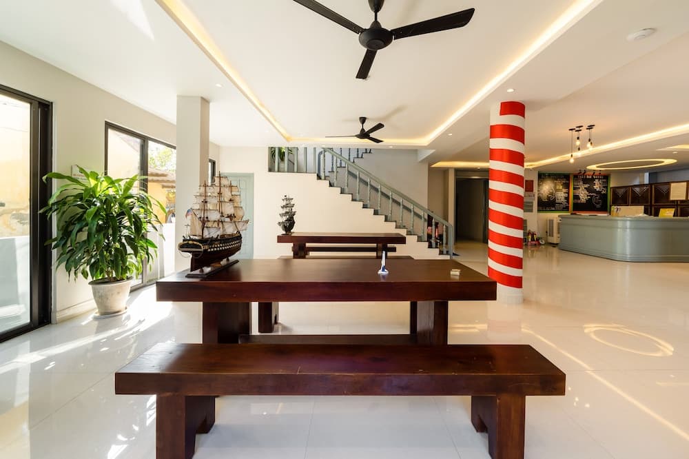 Bed Station Hostel & Pool  Bar Hoi An