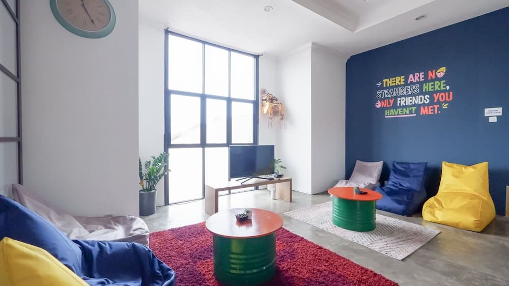 Fello Bnb Hostel Kuta - Adults Only