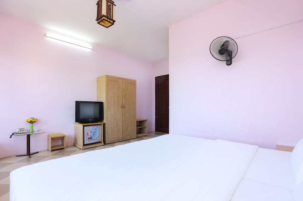 OYO 593 Bach Duong Hotel