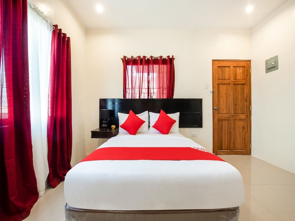 OYO 490 V-cat Apartelle