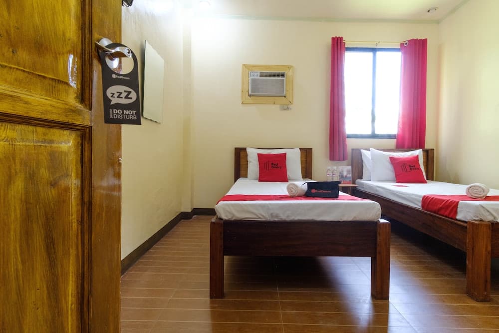 RedDoorz @ Poblacion 6 Coron