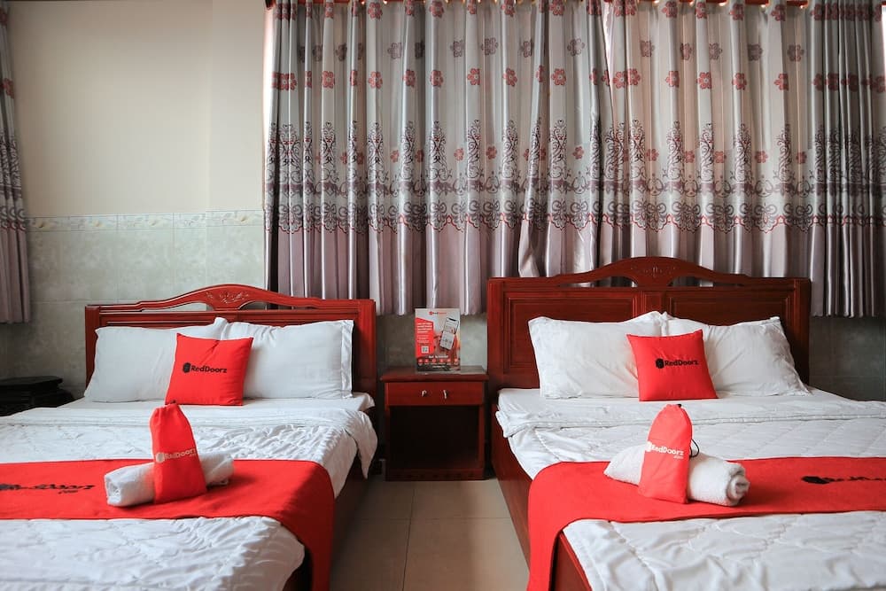 RedDoorz near Thong Nhat Street