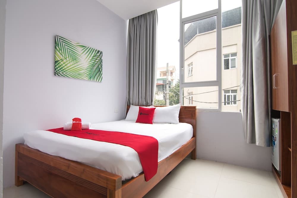 RedDoorz near Truc Bach Lake