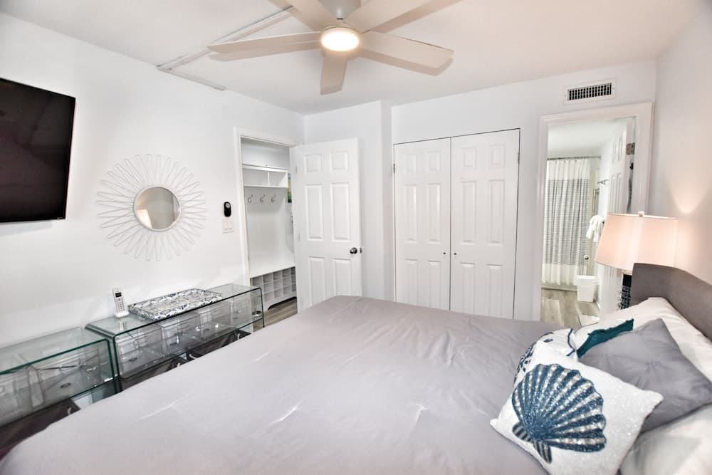 0607 Waters Edge Resort 1 Bedroom Condo by Redawning