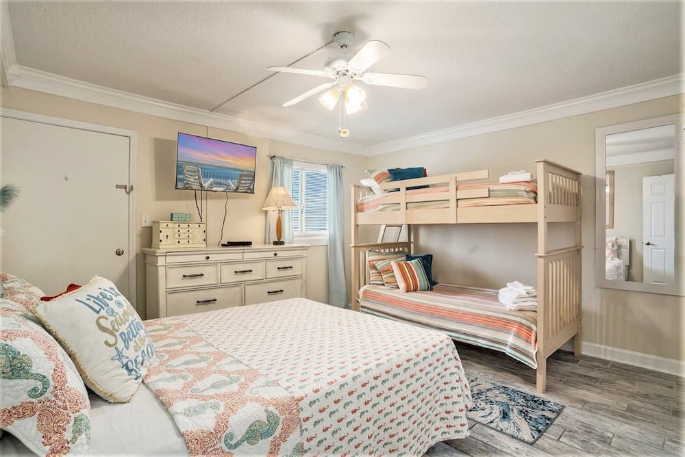 1201 Waters Edge Resort 3 Bedroom Condo by RedAwning