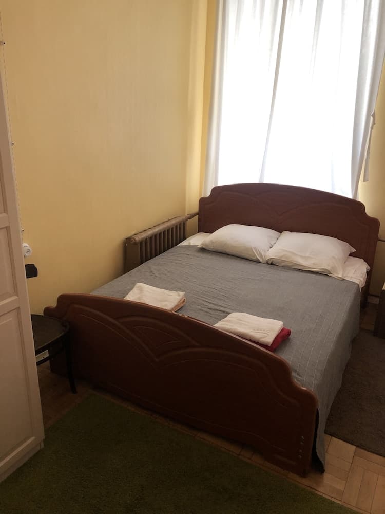 Old Flat Guest House on 1st Sovetskaya - Hostel