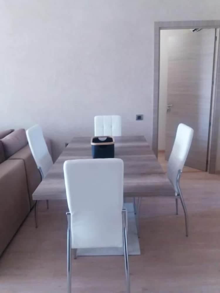 Jad Airport Luxury Apart Golf Pool