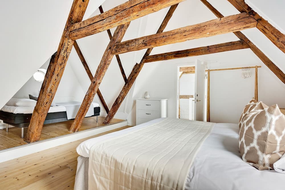 Sanders Penny - Chic 3-bdr Apt in City Center