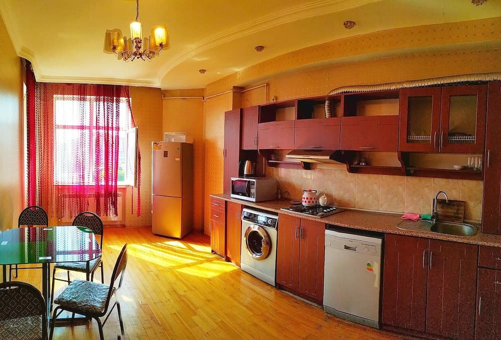 Bakuvi Tourist Apartment E022