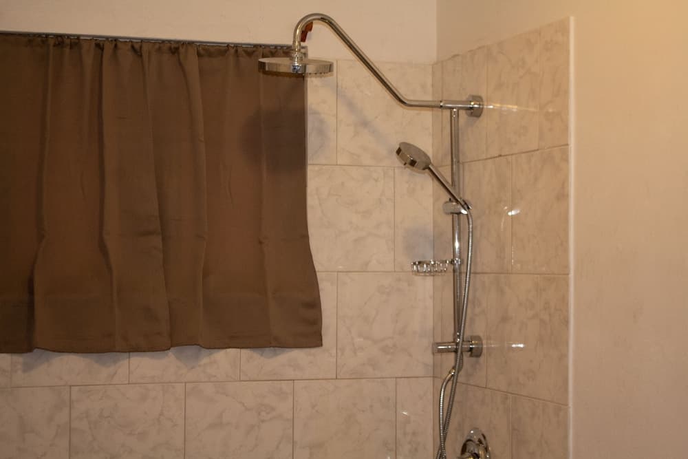 The Pub Comfort Suites