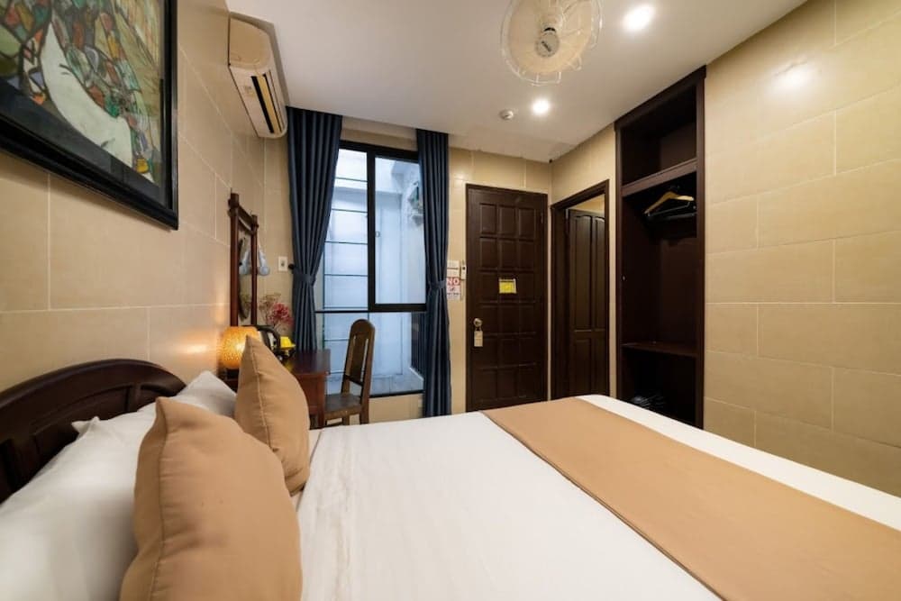 Tribee Kinh Hostel & Bar