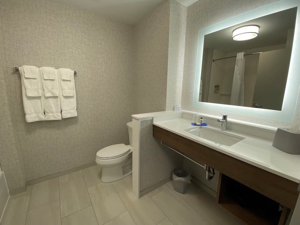 Holiday Inn Express & Suites Aurora by IHG