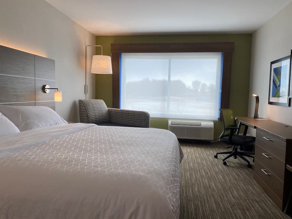 Holiday Inn Express & Suites Aurora by IHG