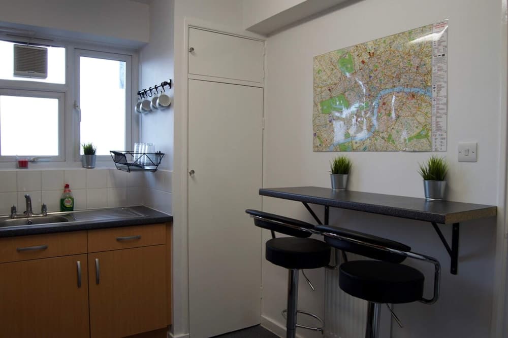 Modern 1 Bedroom in Shadwell With Balcony