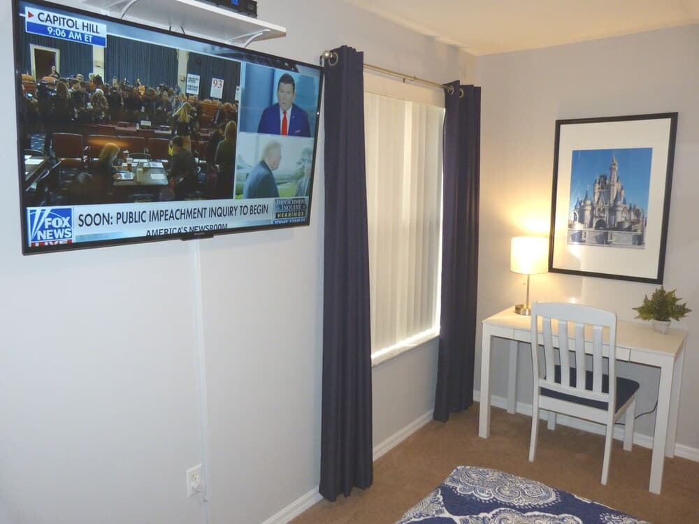 ​Near Theme Parks! Spectacular New 3 BR Home, Sleeps 7, Patio, Pool!